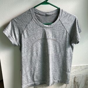 Swiftly Tech Short-Sleeve Shirt 2.0
*Waist Length